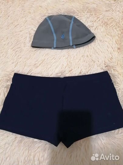 Шапочка для купания и трусы
