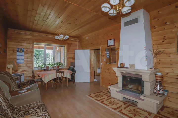 Дом 189,3 м² на участке 7,3 сот.