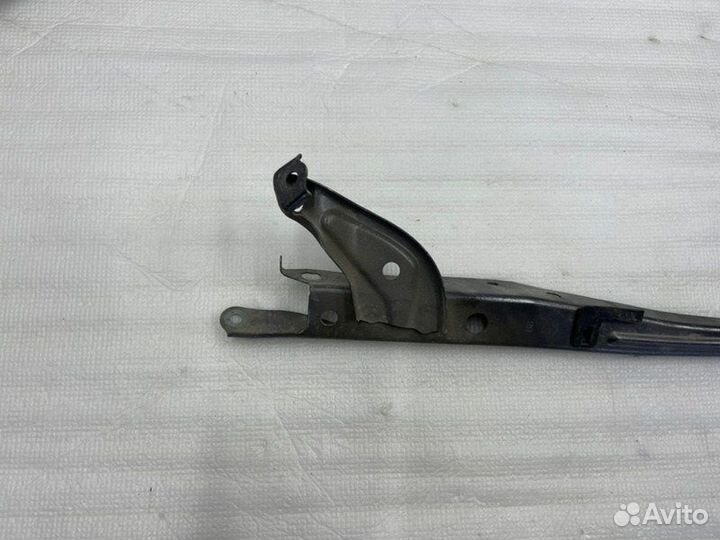 Стойка замка капота передняя Тoyota Camry V50/V55