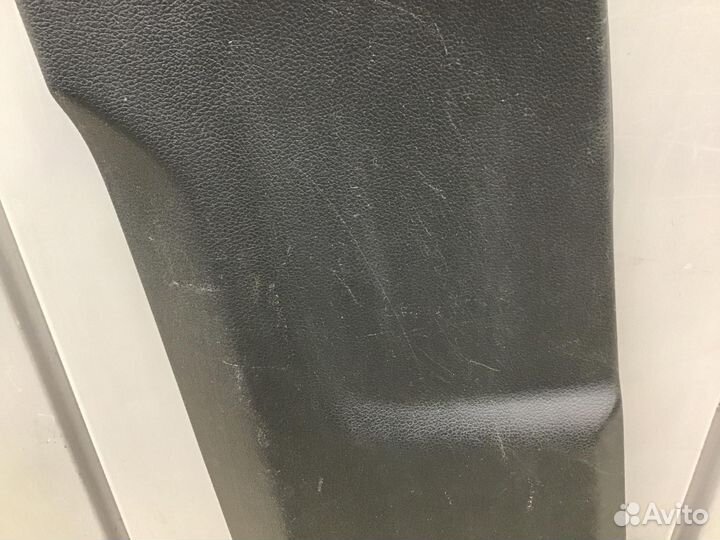 Обшивка средней стойки левая Hyundai Solaris 2017