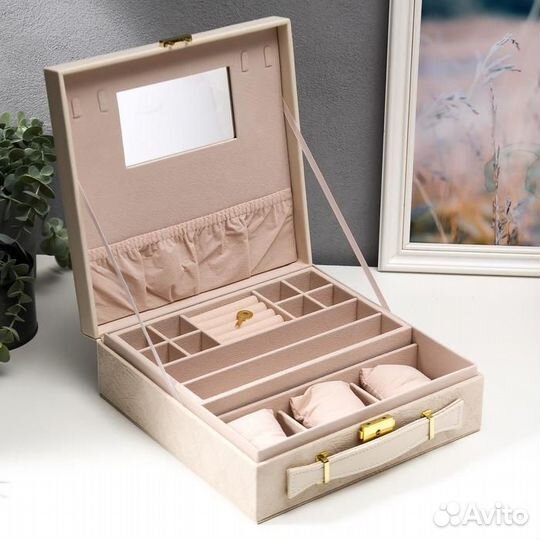 Шкатулка кожзам под часы 3 отделения и бижутерию '