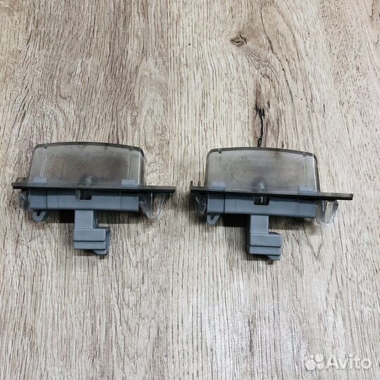 Подсветка номера Mitsubishi Outlander 3