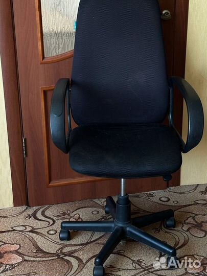 Компьютерный стол и стул