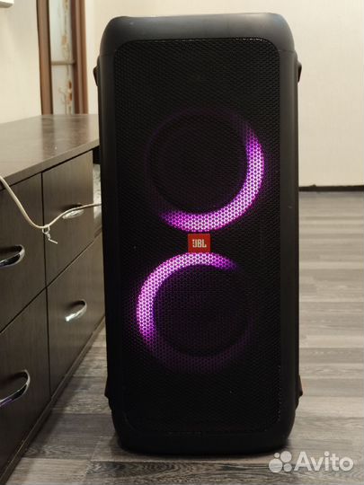 Музыкальная колонка jbl party box200