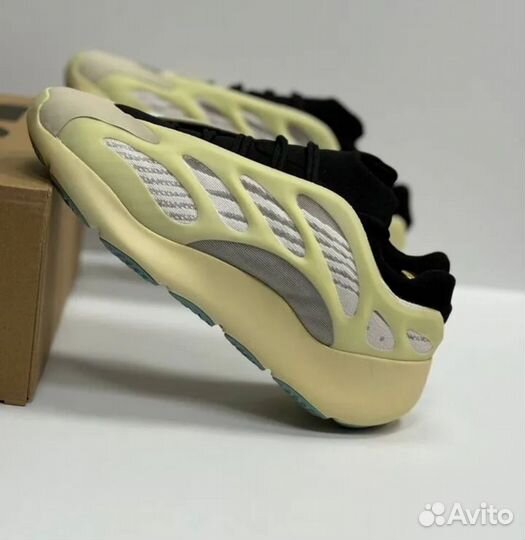 Кроссовки Adidas Yeezy Boost 700