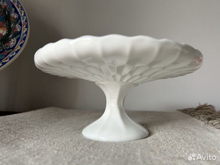 Фруктовница молочное стекло