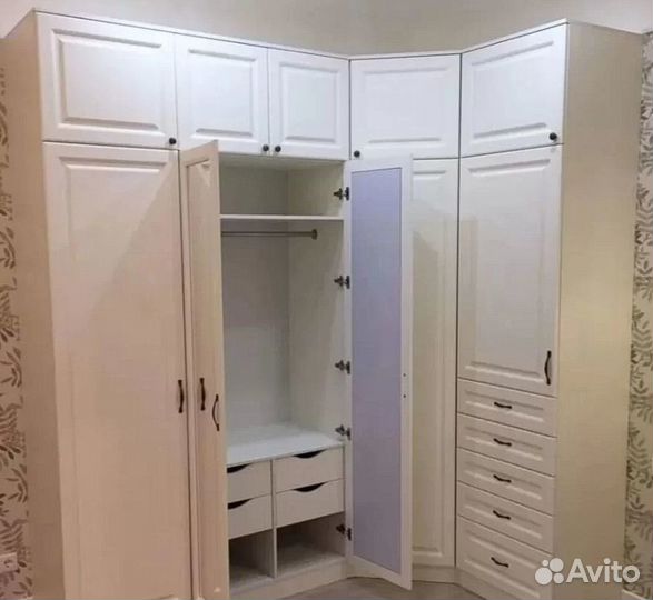 Угловой шкаф