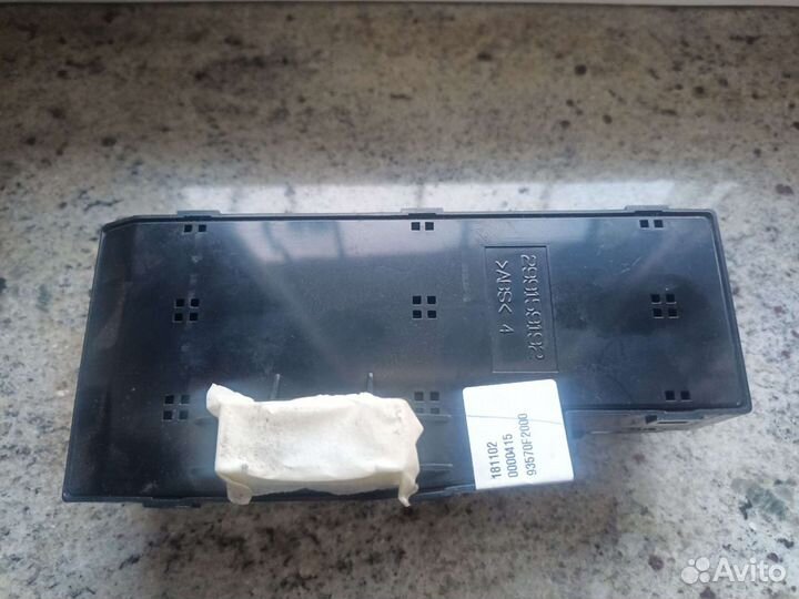 Кнопки стеклоподъёмника Hyundai