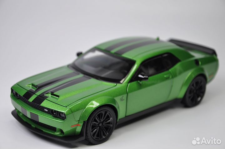 Модель авто Dodge Challenger SRT 1:24 металл