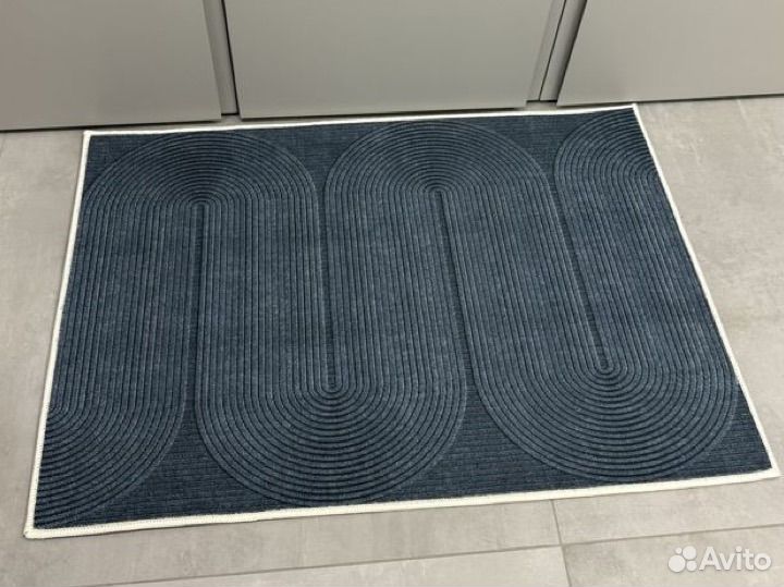 Новые коврики напольные с незначительным дефектом