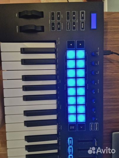 Миди клавиатуру novation launchkey 61