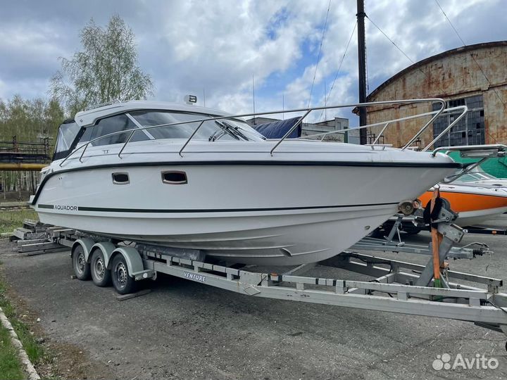 Круизный катер Aquador 28 HT+Mercury 3.0-270 V6DTS
