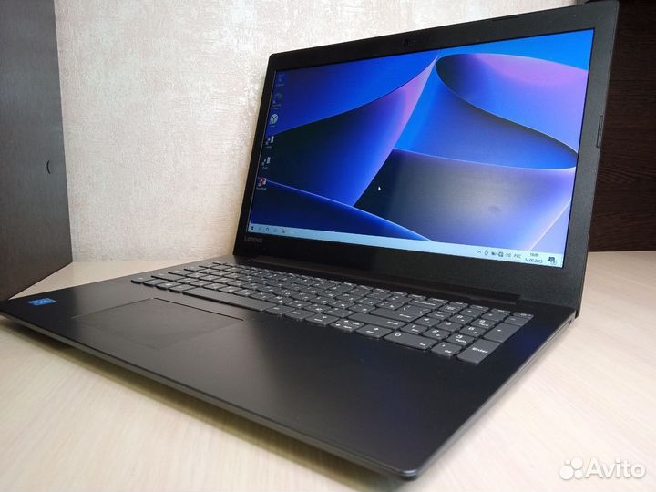 В идеале Lenovo 4 ядра 4 гига