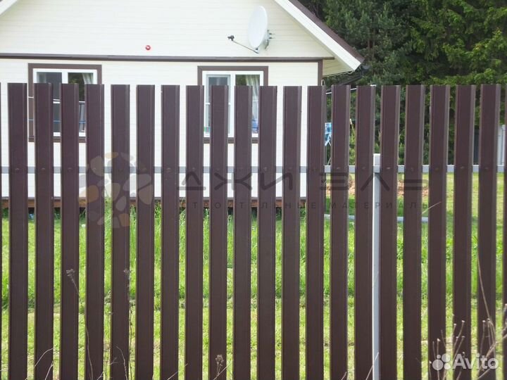Забор из евроштакетника