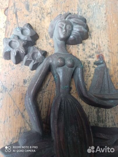Бронзовая статуэтка девушка старинная