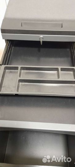 Металический шкаф для документов и денег