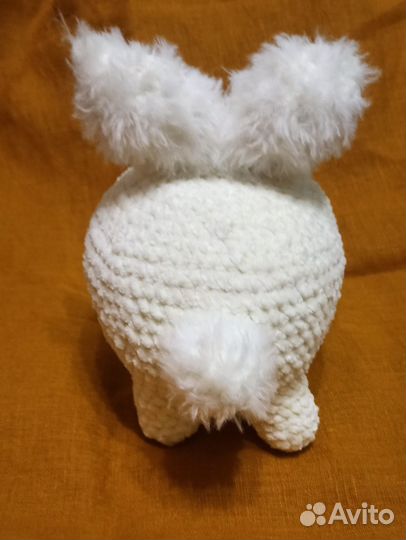 Вязаная игрушка заяц