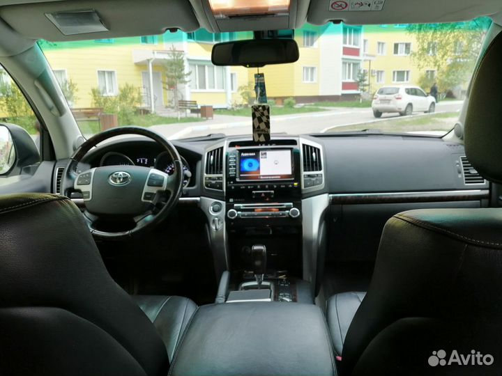 Toyota Land Cruiser, 2014