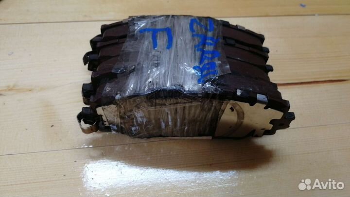 Тормозные колодки (перед и зад) тойота Вокси