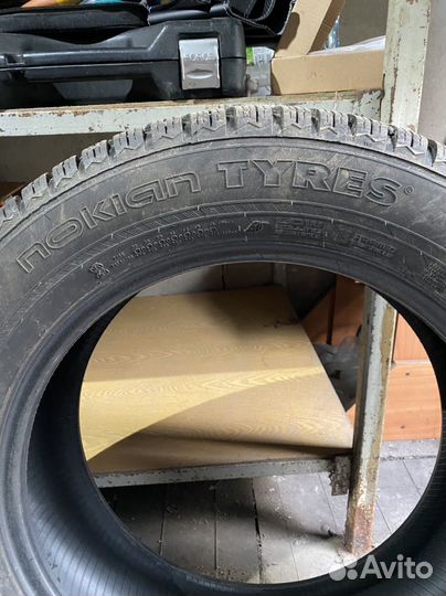 Nokian Tyres WR SUV 4 225/60 R18