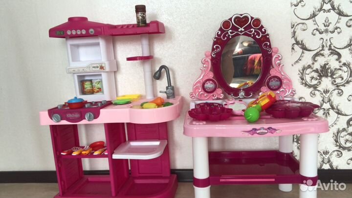 Детский туалетный столик и кухня детская