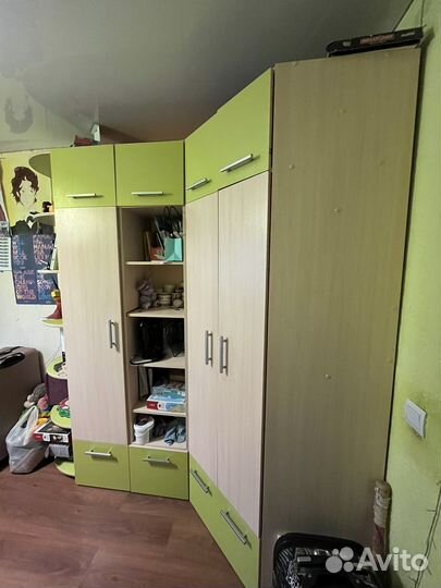 Набор мебели. Шкаф. Стол