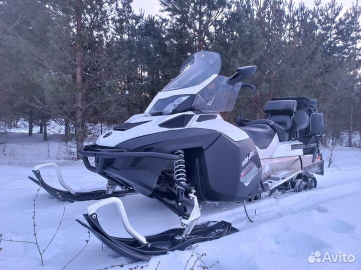 BRP Ski-Doo Expedition SE 1200