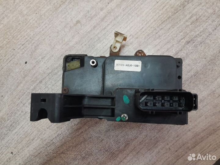 Замок двери передний левый Ford Fusion I рестайлин