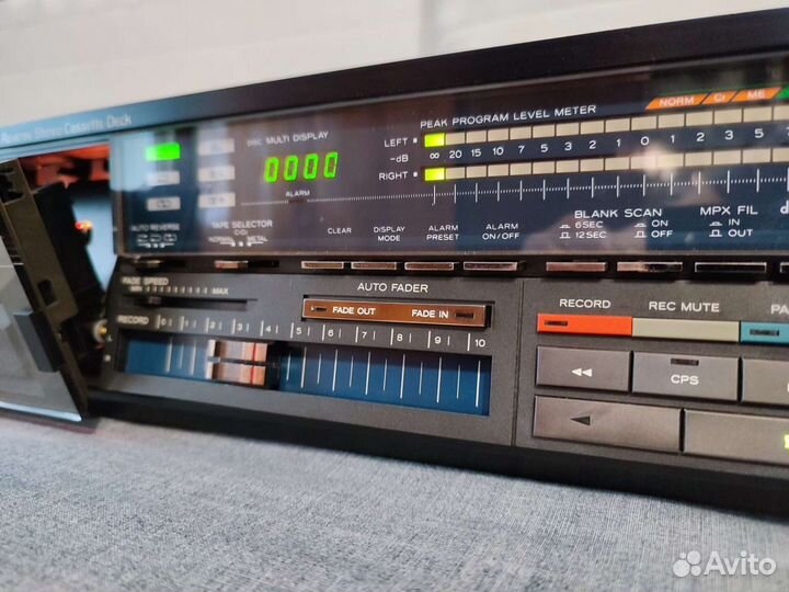 Teac V-909RX /1983/100В/ Кассетная дека