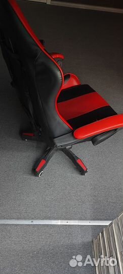 Игровое компьютерное кресло