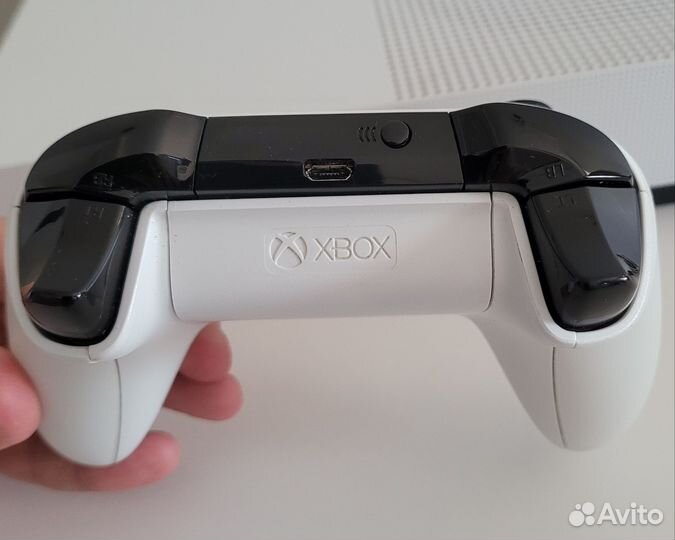 Xbox One S 500Gb как Новая +6 игр +джойстик