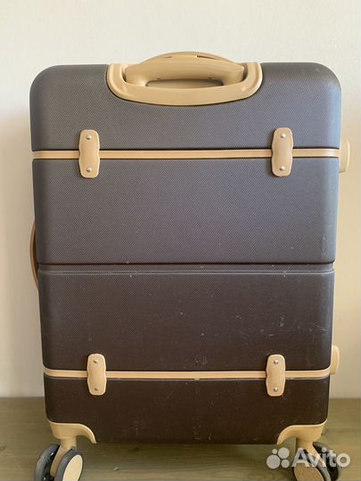 Чемодан proffi Travel (M) на колесах