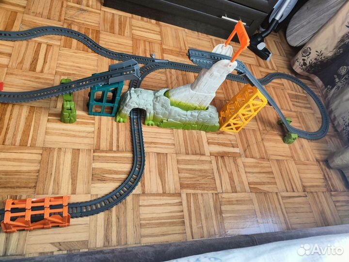 Томас и его Друзья. Железная дорога и паровозики