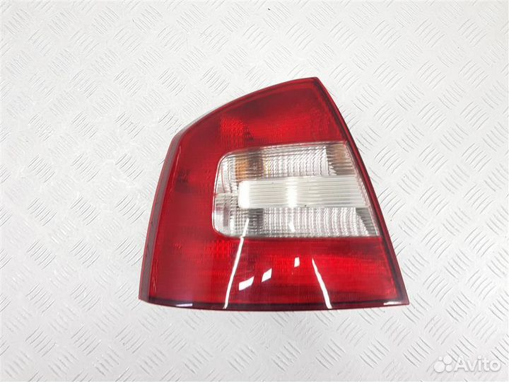 Фонарь задний левый Skoda Octavia