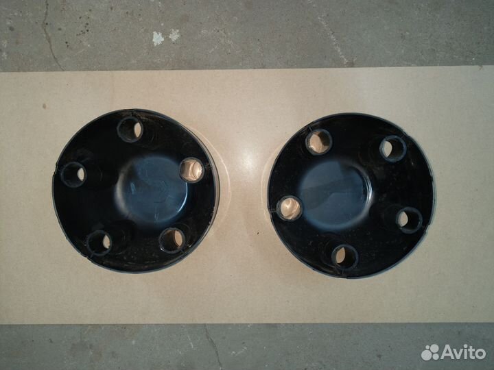 Колпаки на колеса r 16 УАЗ, Пластик,новые,2шт