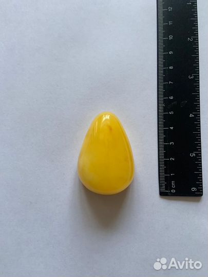 Крупные кулоны из янтаря