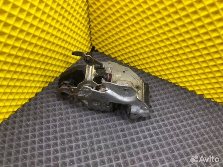 Замок двери передний правый Mercedes-Benz E-Class