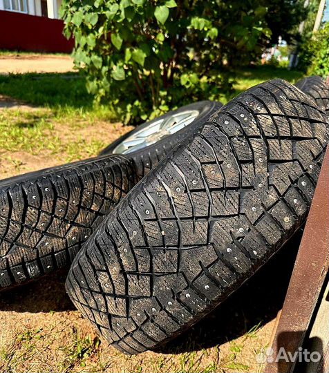 Зимние шины на дисках Nitto Therma Spike 215/65R16