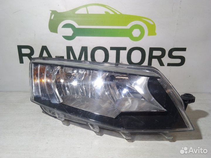 Фара галогеновая передняя правая Skoda Octavia A7