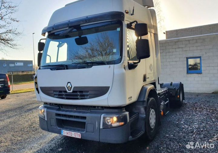 В разборке грузовик Renault,Premium II с 2007