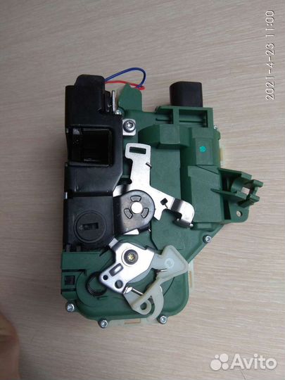 Дверной замок Volkswagen Passat B5