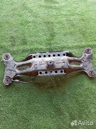 Подрамник задний Toyota Camry 40