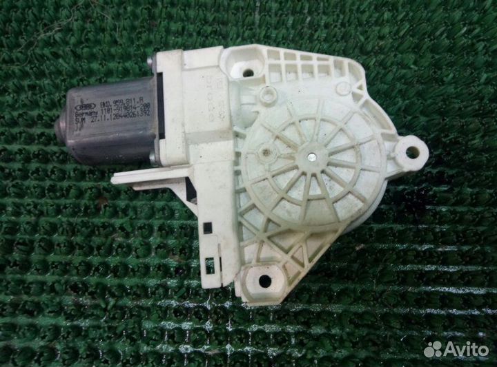 Мотор стеклоподъемника задний левый Audi Q3