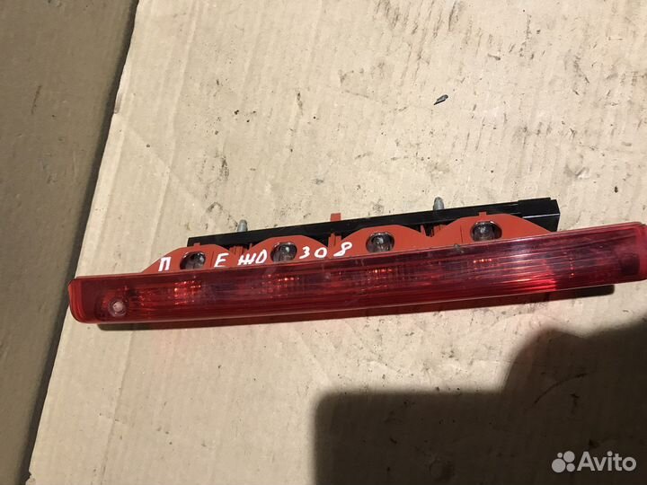Стоп сигнал крышки багажника Пежо 308