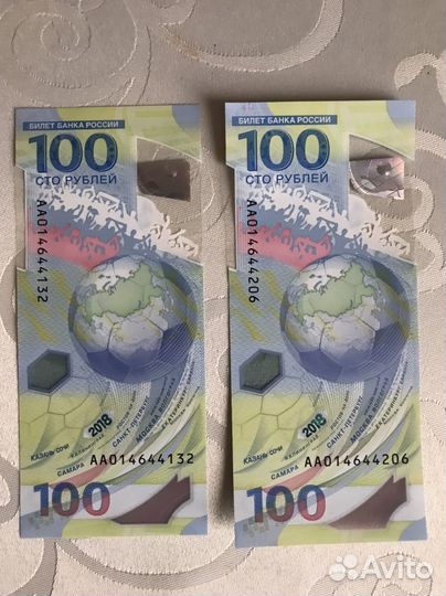 Банкнота 100 рублей футбол
