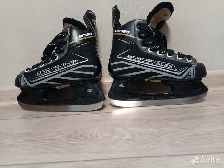 Коньки хоккейные