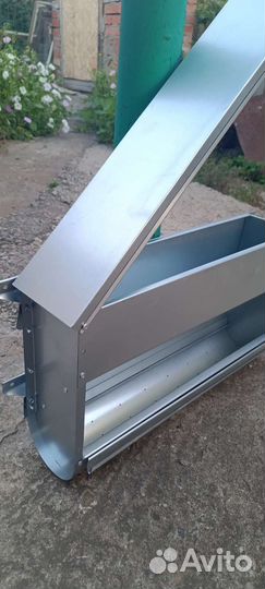 Бункерные кормушки для кур