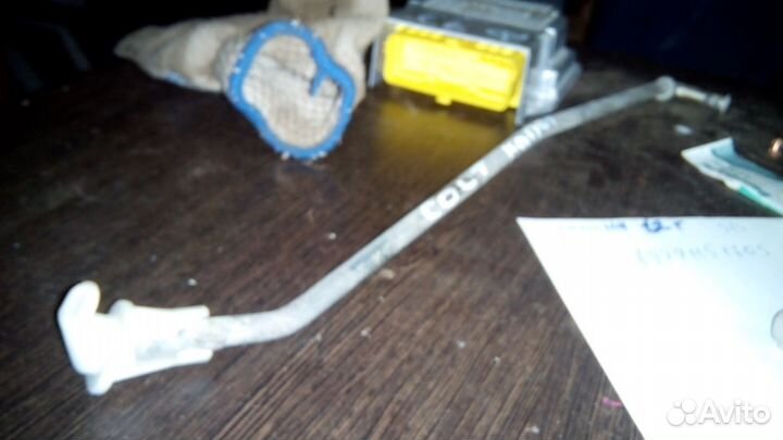 Держатель капота Mitsubishi Colt Z30 2004-12