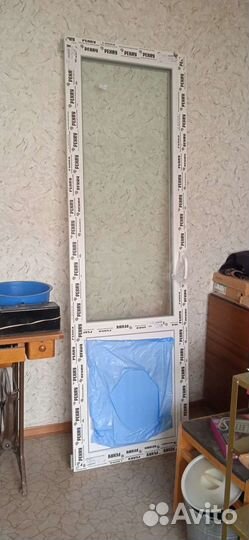 Дверь пластиковая входная балкон