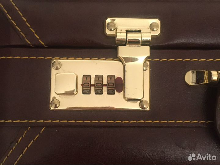 Чемодан кожаный, кейс